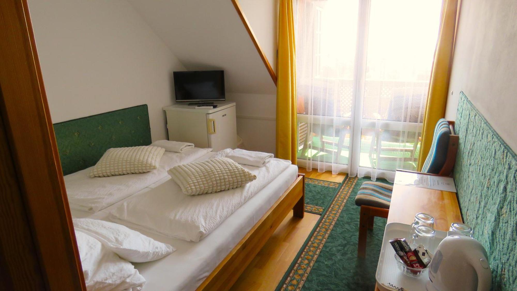 Hotel Prima Porta Vendeghaz Balatonalmádi Esterno foto